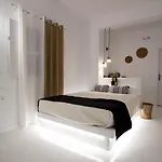 Alloro 4* Perissa (Santorini)