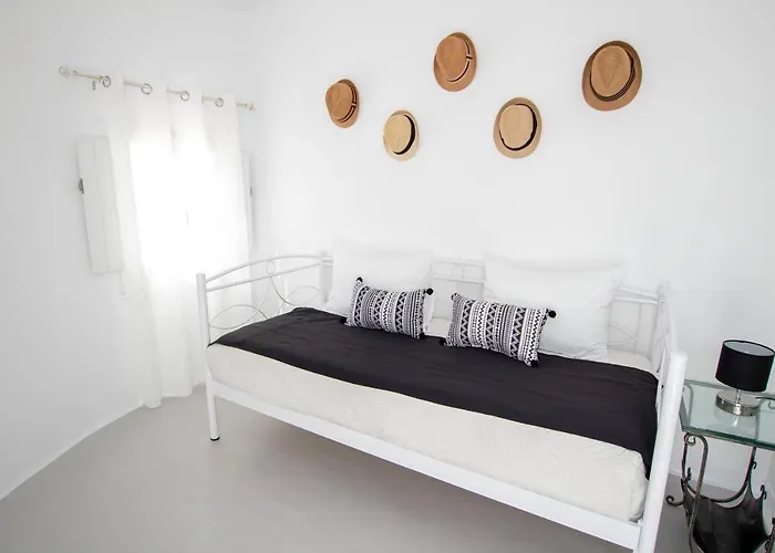 Alloro 4* Perissa (Santorini)