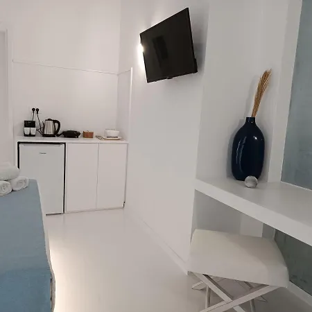 Alloro Aparthotel Perissa (Santorini)