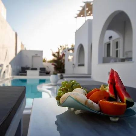 Alloro Aparthotel Perissa (Santorini)