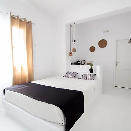 Alloro Aparthotel Perissa (Santorini)