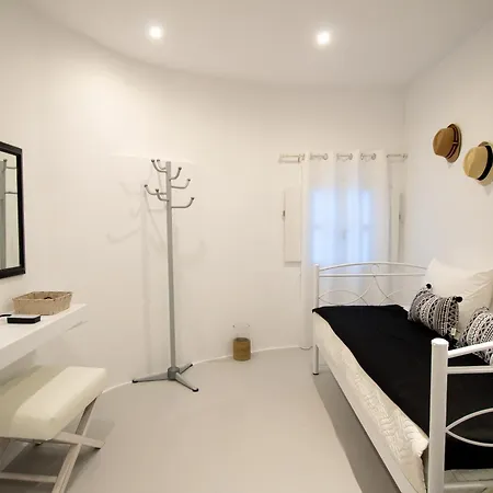 Aparthotel Alloro Perissa (Santorini)