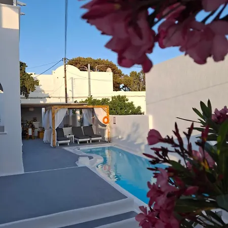 Alloro Aparthotel Perissa (Santorini)