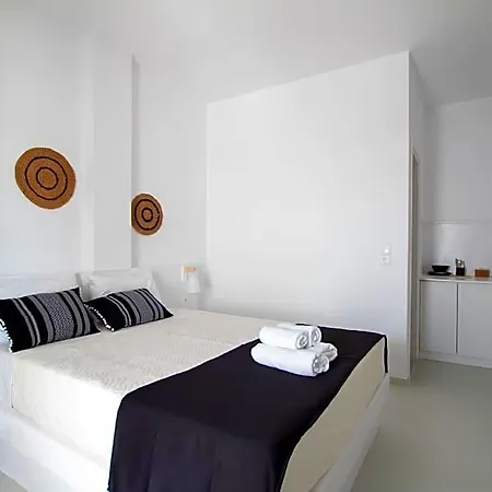 Alloro 4* Perissa (Santorini)
