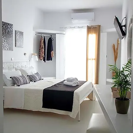 Alloro 4* Perissa (Santorini)