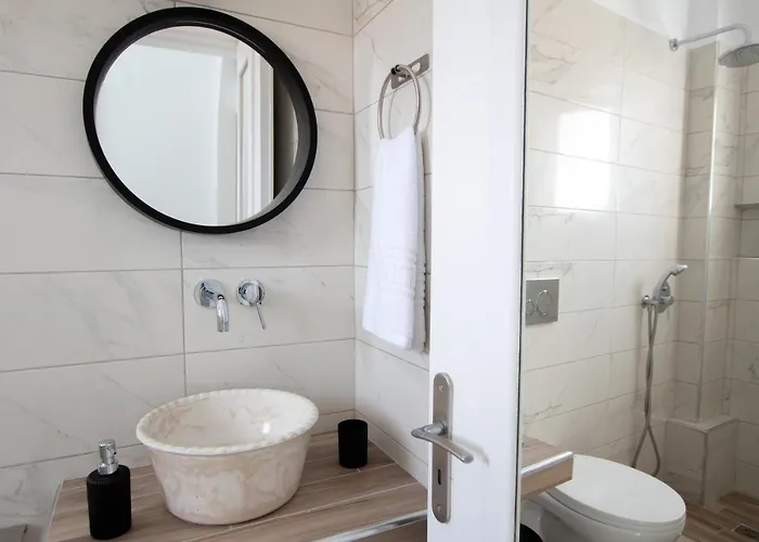 Alloro 4* Perissa (Santorini)