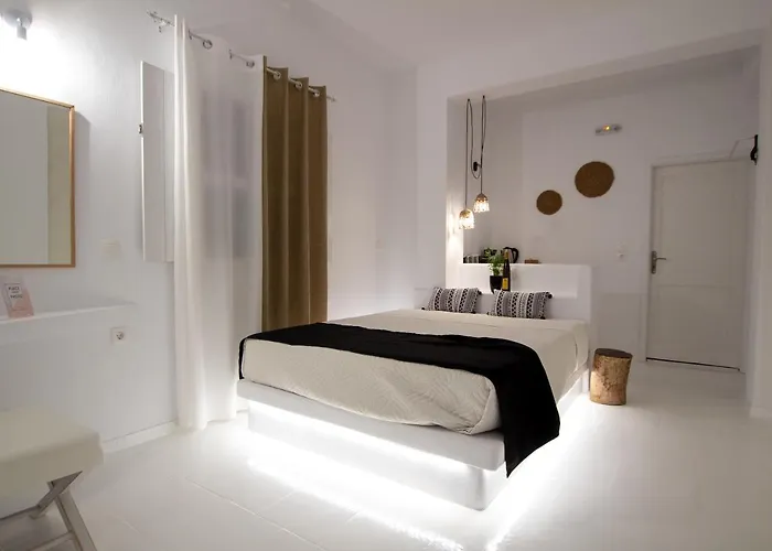 Alloro 4* Perissa (Santorini)