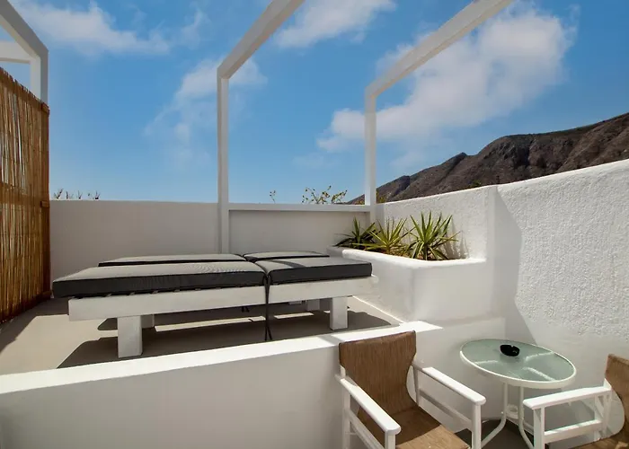 Apart Otel Alloro Perissa (Santorini)