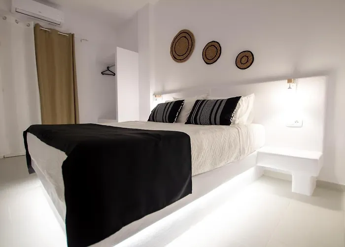 Alloro Perissa (Santorini)