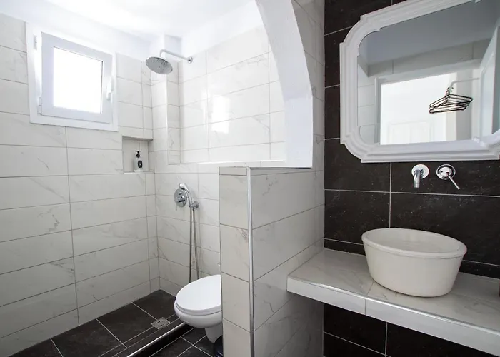 Alloro 4* Perissa (Santorini)