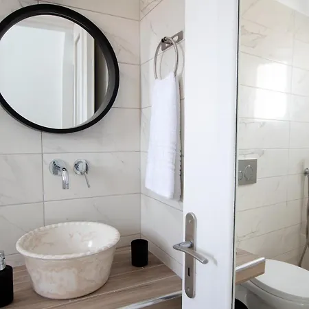 Alloro 4* Perissa (Santorini)