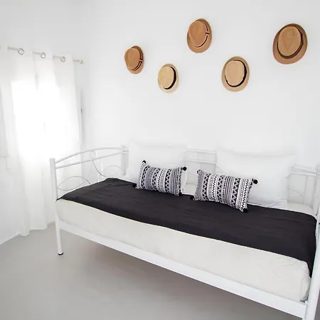 Alloro 4* Perissa (Santorini)