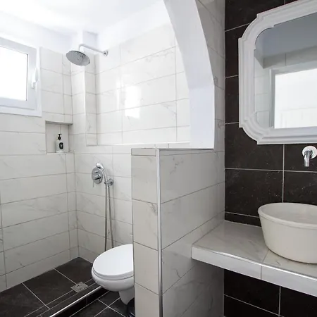 Alloro 4* Perissa (Santorini)
