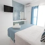 מלון דירות Alloro 4*
