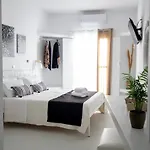 Alloro מלון דירות 4*